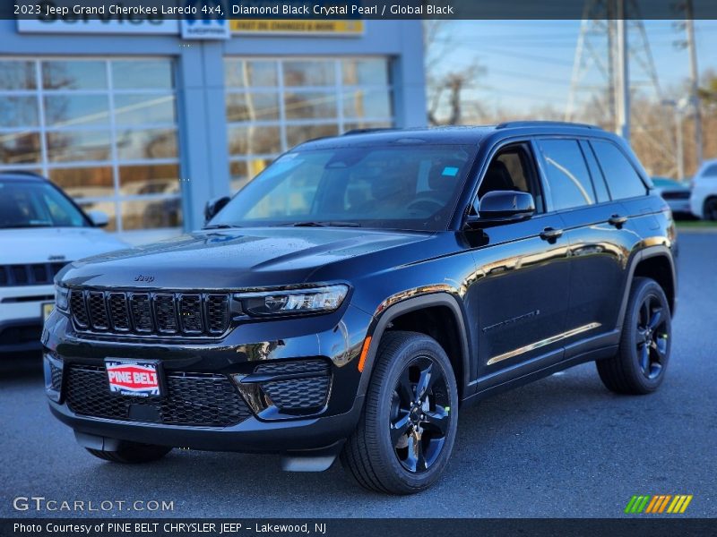 Diamond Black Crystal Pearl / Global Black 2023 Jeep Grand Cherokee Laredo 4x4