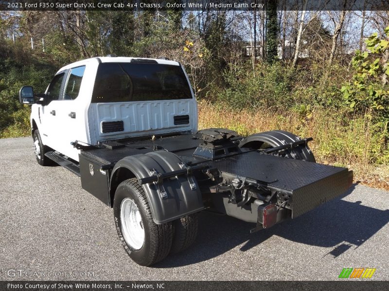 Oxford White / Medium Earth Gray 2021 Ford F350 Super Duty XL Crew Cab 4x4 Chassis