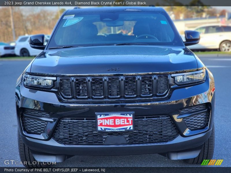 Diamond Black Crystal Pearl / Global Black 2023 Jeep Grand Cherokee Laredo 4x4