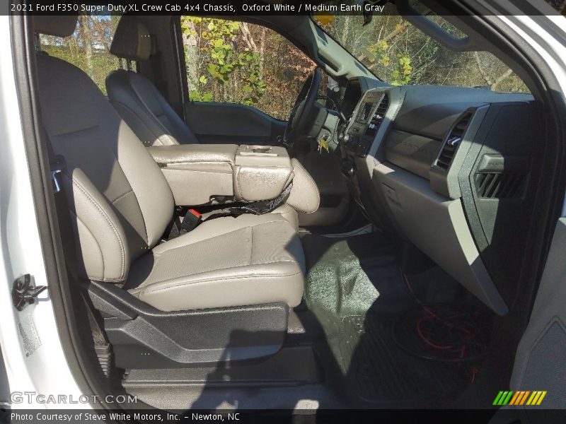 Oxford White / Medium Earth Gray 2021 Ford F350 Super Duty XL Crew Cab 4x4 Chassis