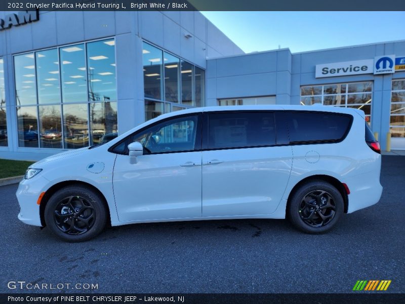 Bright White / Black 2022 Chrysler Pacifica Hybrid Touring L