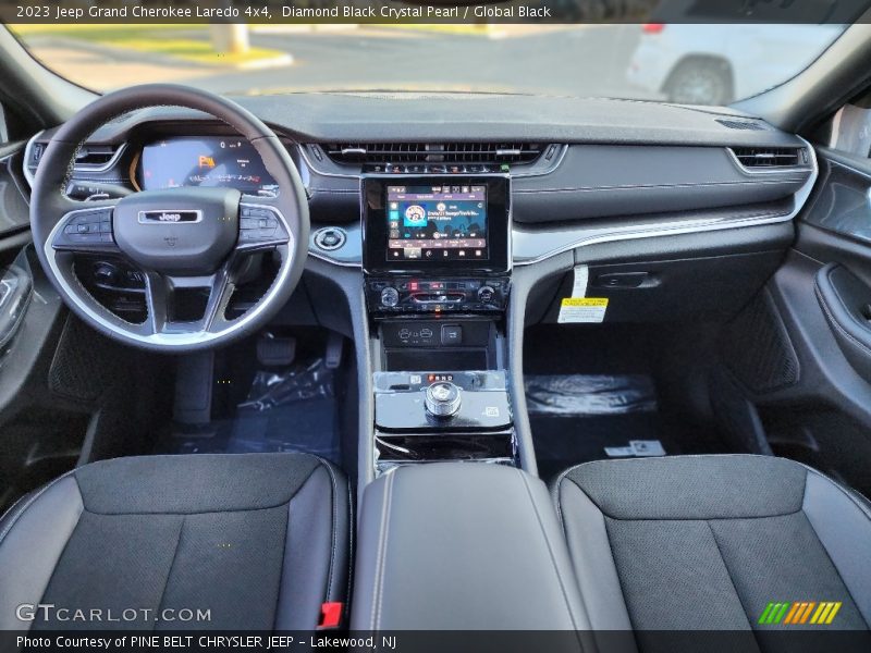  2023 Grand Cherokee Laredo 4x4 Global Black Interior