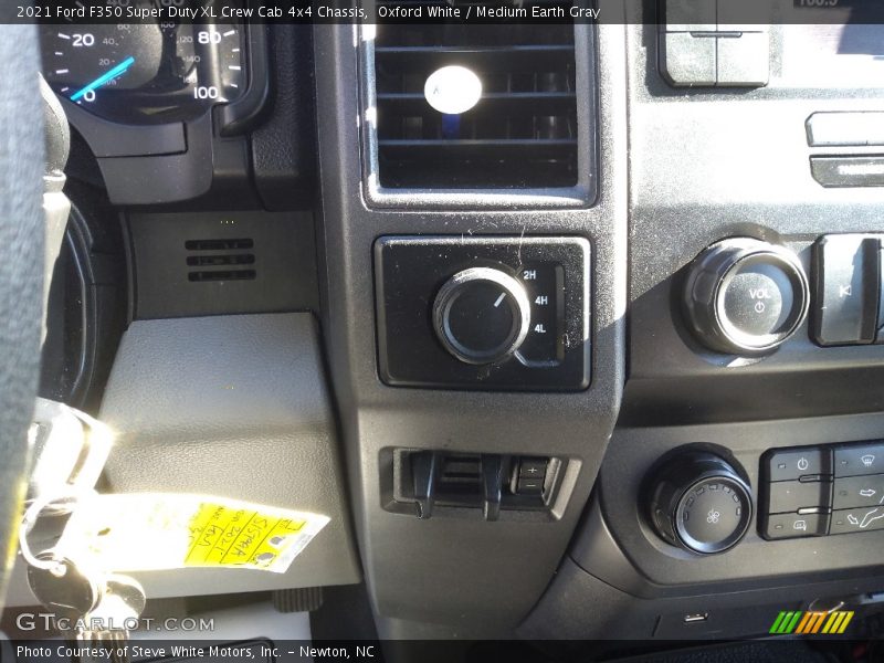 Oxford White / Medium Earth Gray 2021 Ford F350 Super Duty XL Crew Cab 4x4 Chassis