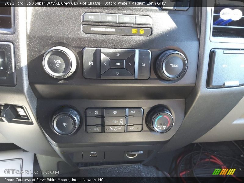 Oxford White / Medium Earth Gray 2021 Ford F350 Super Duty XL Crew Cab 4x4 Chassis