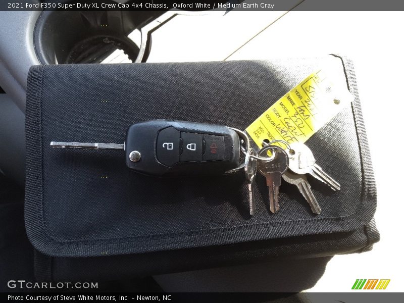 Oxford White / Medium Earth Gray 2021 Ford F350 Super Duty XL Crew Cab 4x4 Chassis