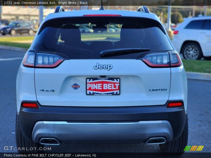 Bright White / Black 2022 Jeep Cherokee Limited 4x4