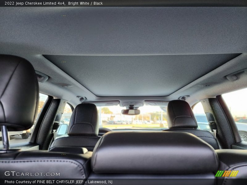 Bright White / Black 2022 Jeep Cherokee Limited 4x4