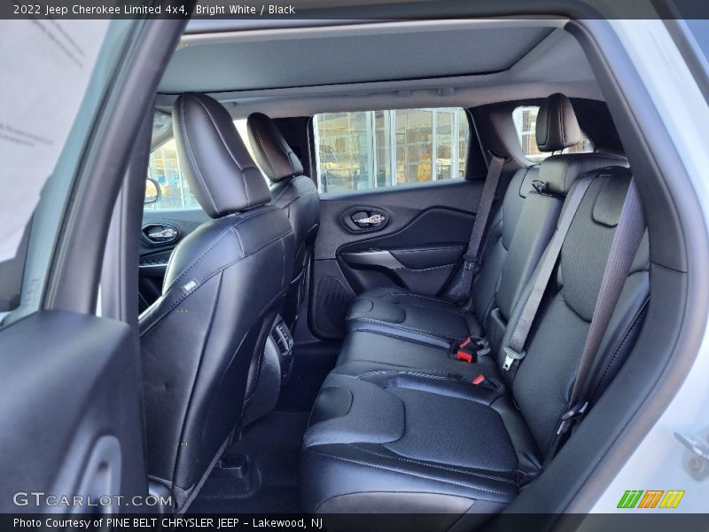 Bright White / Black 2022 Jeep Cherokee Limited 4x4