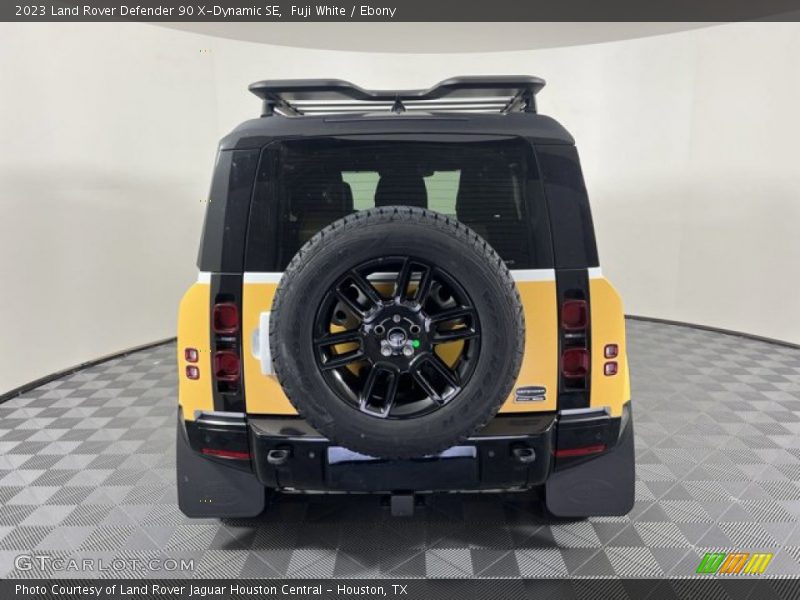 Fuji White / Ebony 2023 Land Rover Defender 90 X-Dynamic SE