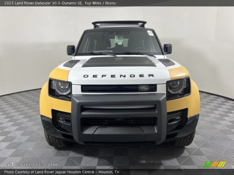 Fuji White / Ebony 2023 Land Rover Defender 90 X-Dynamic SE