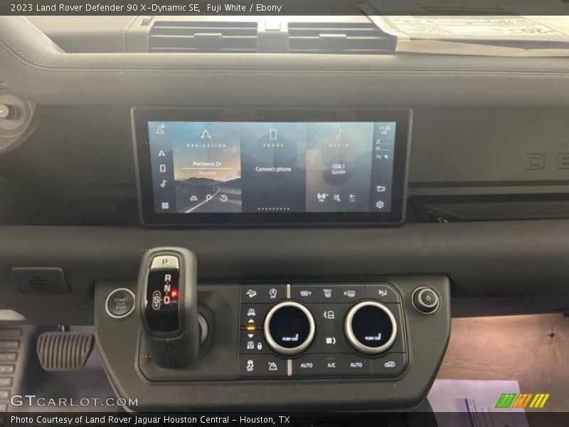 Fuji White / Ebony 2023 Land Rover Defender 90 X-Dynamic SE