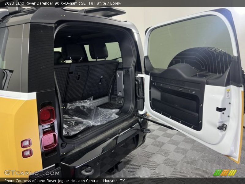 Fuji White / Ebony 2023 Land Rover Defender 90 X-Dynamic SE