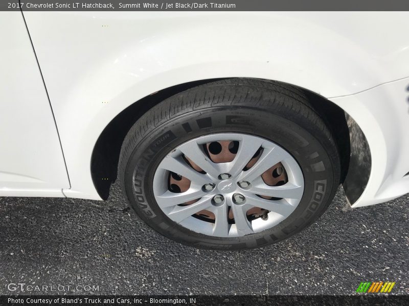 Summit White / Jet Black/Dark Titanium 2017 Chevrolet Sonic LT Hatchback