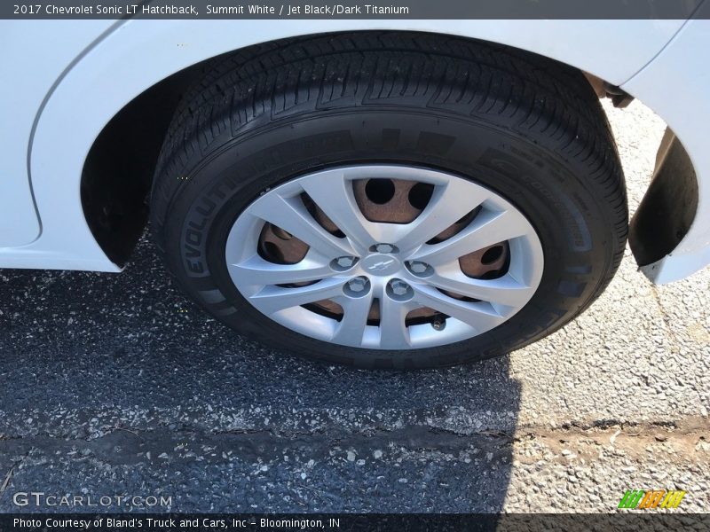 Summit White / Jet Black/Dark Titanium 2017 Chevrolet Sonic LT Hatchback