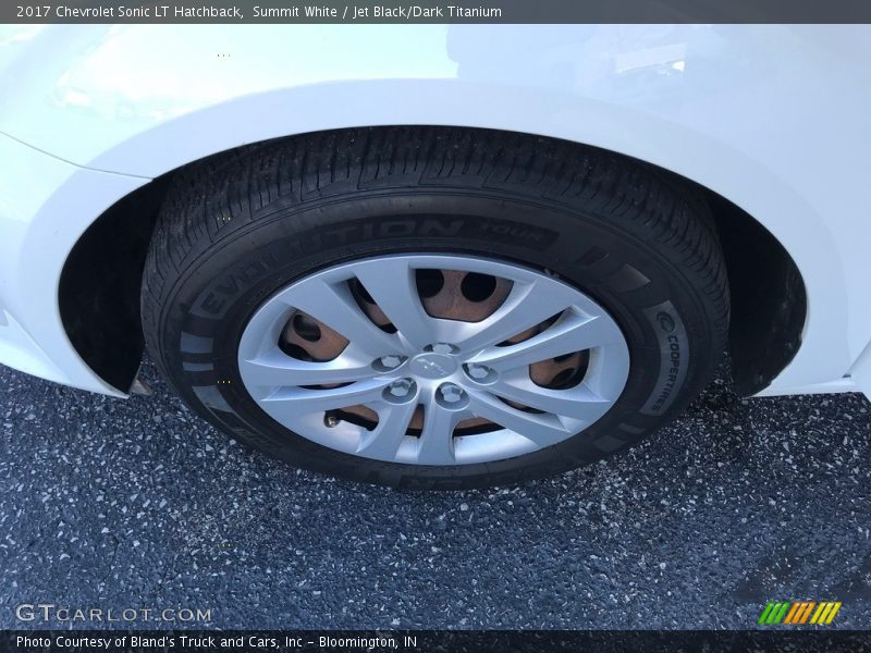 Summit White / Jet Black/Dark Titanium 2017 Chevrolet Sonic LT Hatchback