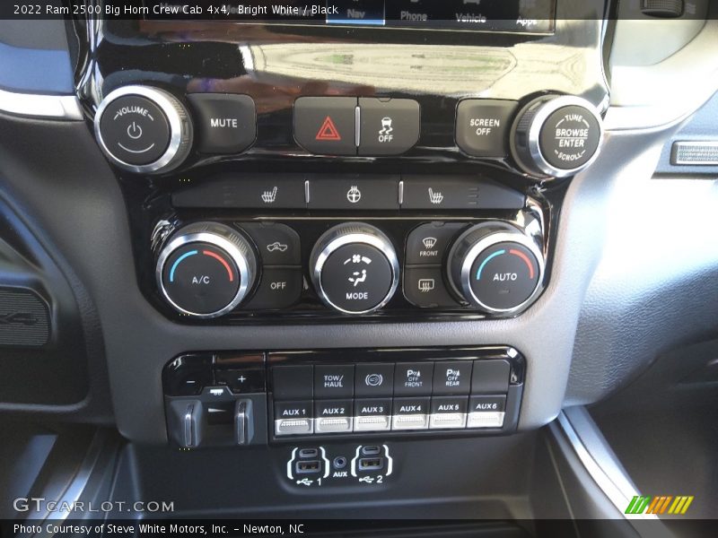 Bright White / Black 2022 Ram 2500 Big Horn Crew Cab 4x4
