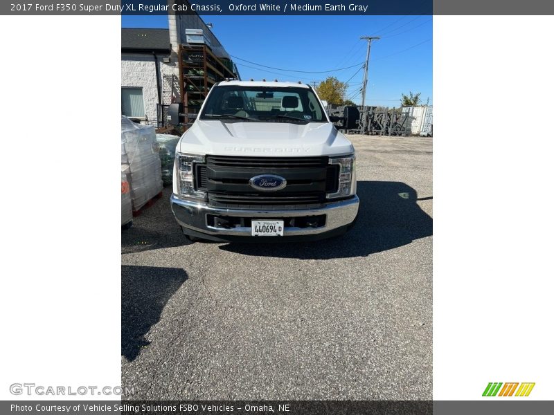 Oxford White / Medium Earth Gray 2017 Ford F350 Super Duty XL Regular Cab Chassis
