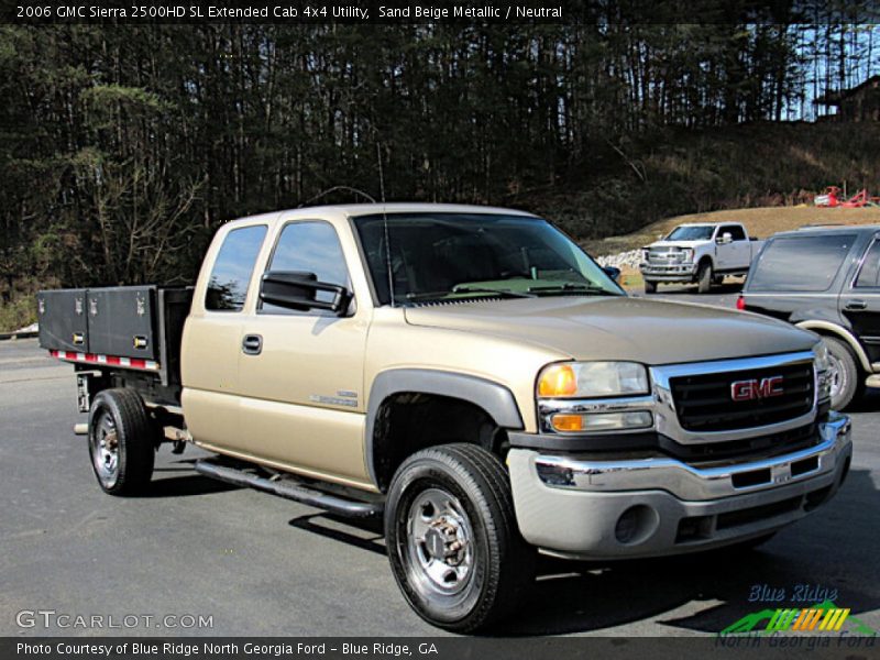 Front 3/4 View of 2006 Sierra 2500HD SL Extended Cab 4x4 Utility