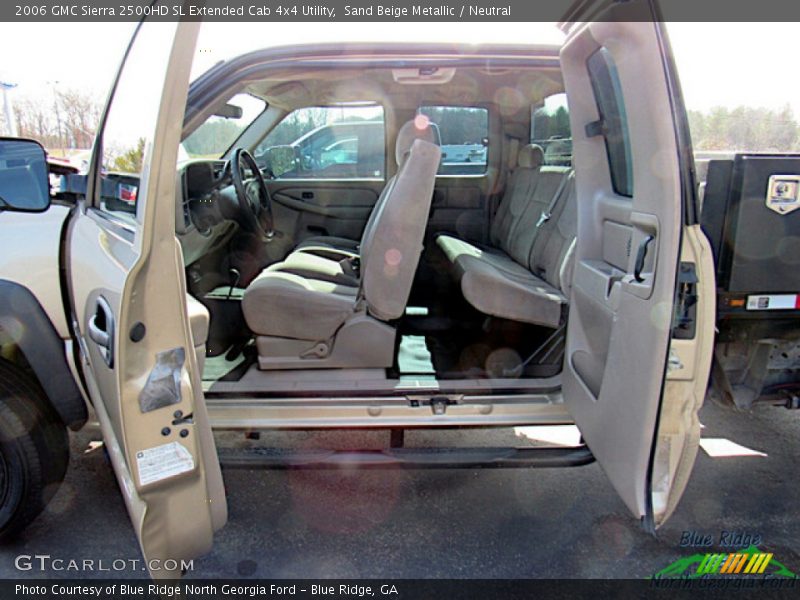 Front Seat of 2006 Sierra 2500HD SL Extended Cab 4x4 Utility