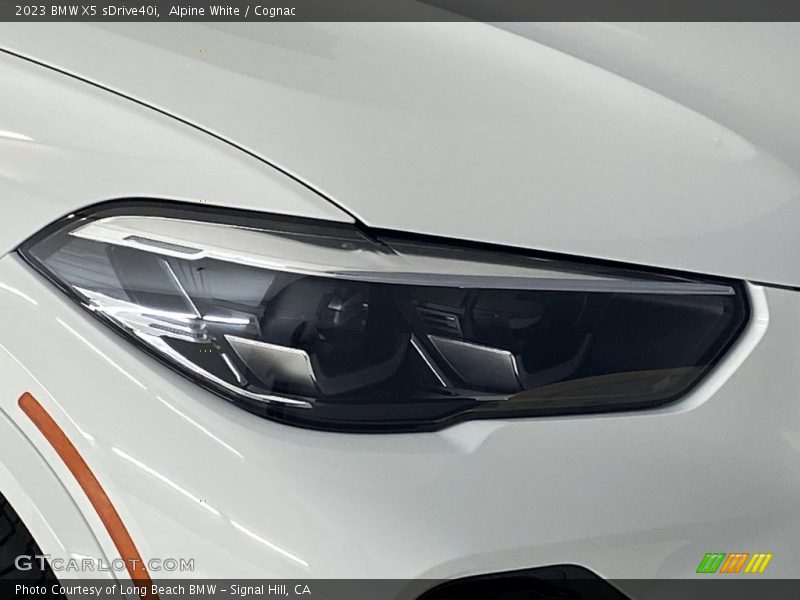 Alpine White / Cognac 2023 BMW X5 sDrive40i