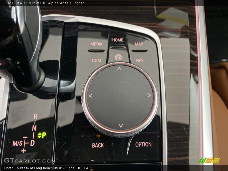 Alpine White / Cognac 2023 BMW X5 sDrive40i