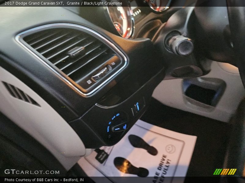 Granite / Black/Light Graystone 2017 Dodge Grand Caravan SXT