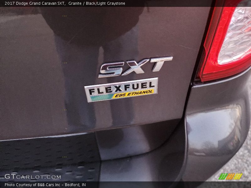 Granite / Black/Light Graystone 2017 Dodge Grand Caravan SXT