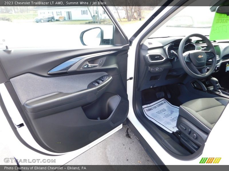Summit White / Jet Black 2023 Chevrolet TrailBlazer LT AWD