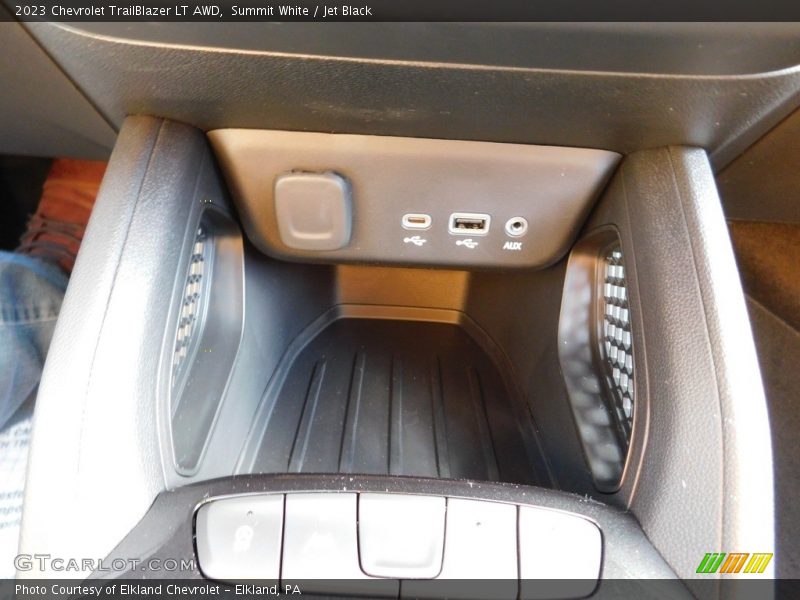 Summit White / Jet Black 2023 Chevrolet TrailBlazer LT AWD