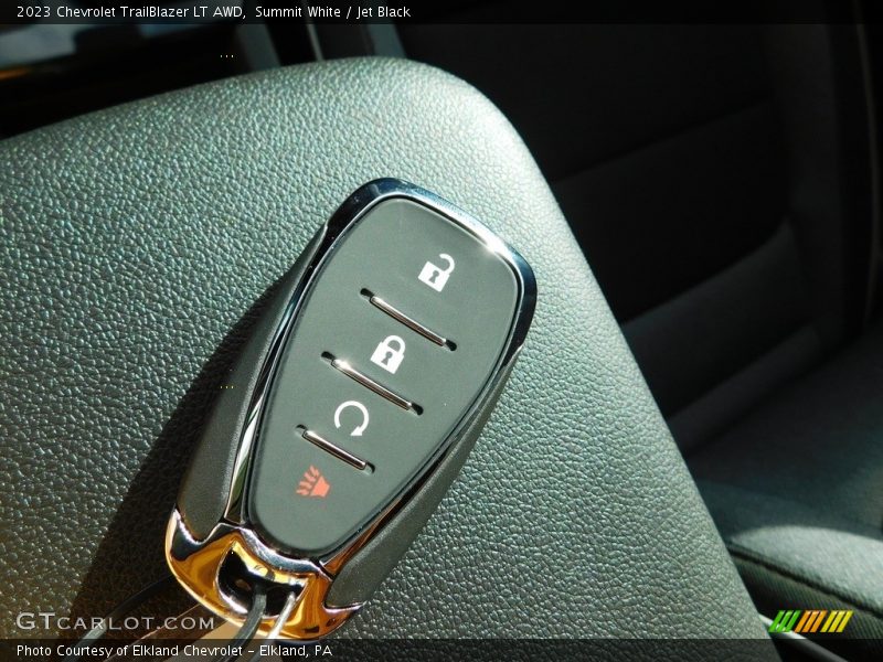 Summit White / Jet Black 2023 Chevrolet TrailBlazer LT AWD