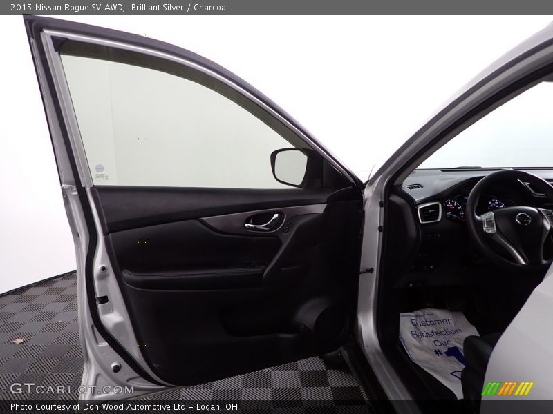 Brilliant Silver / Charcoal 2015 Nissan Rogue SV AWD