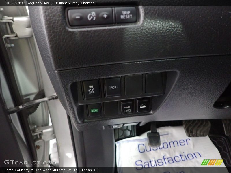 Brilliant Silver / Charcoal 2015 Nissan Rogue SV AWD