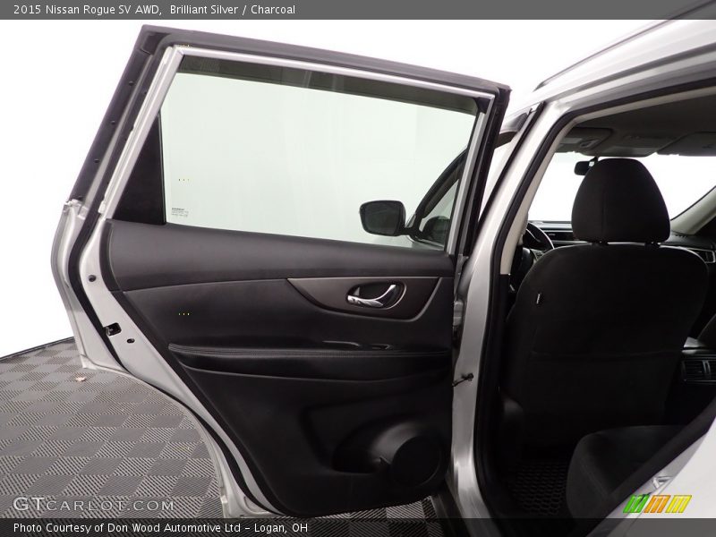 Brilliant Silver / Charcoal 2015 Nissan Rogue SV AWD