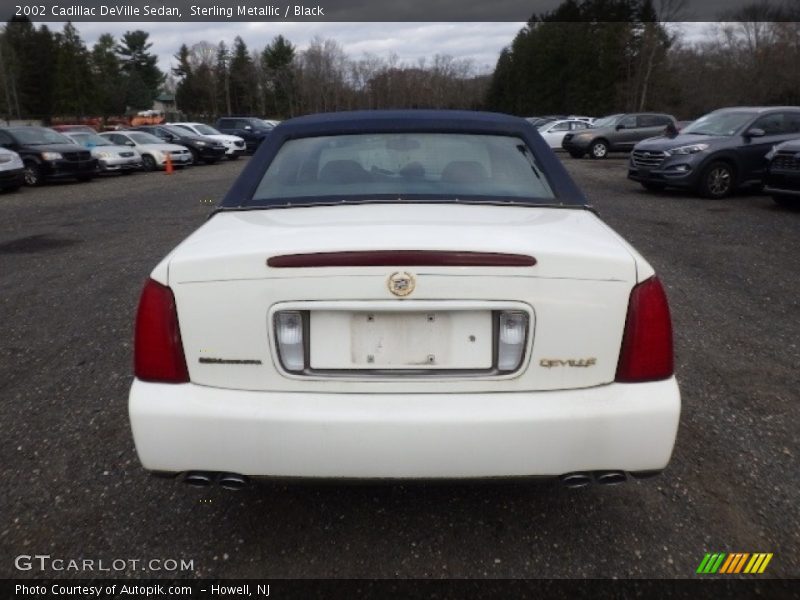 Sterling Metallic / Black 2002 Cadillac DeVille Sedan