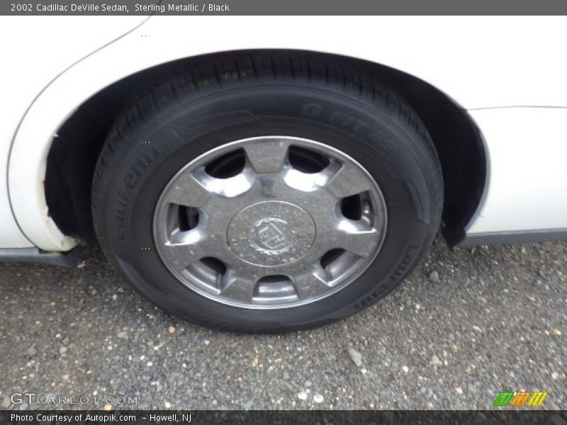 Sterling Metallic / Black 2002 Cadillac DeVille Sedan