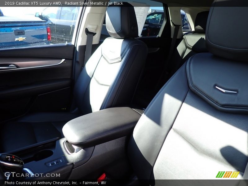 Radiant Silver Metallic / Jet Black 2019 Cadillac XT5 Luxury AWD
