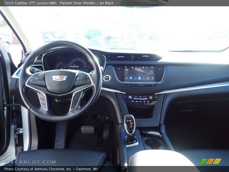 Radiant Silver Metallic / Jet Black 2019 Cadillac XT5 Luxury AWD