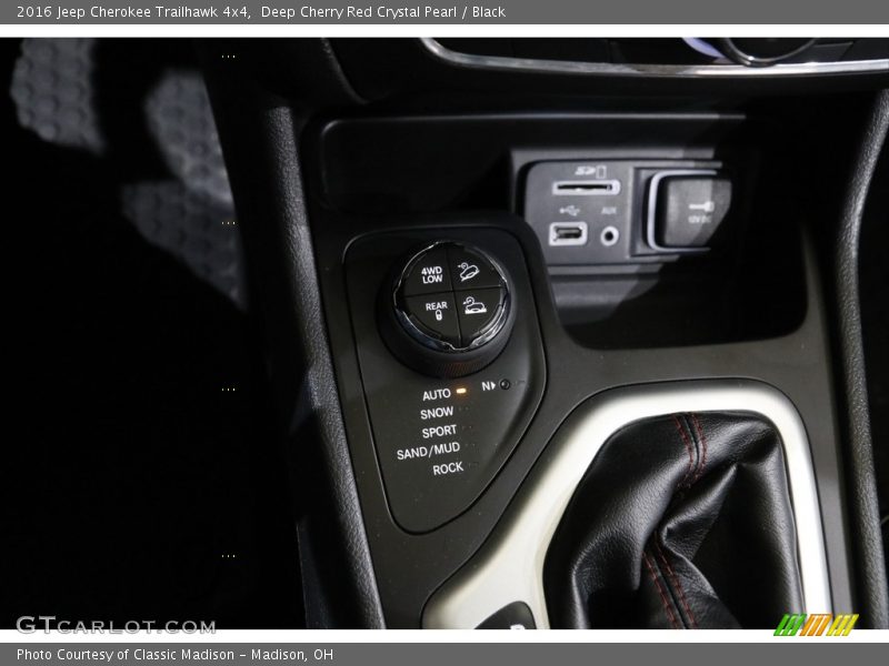 Deep Cherry Red Crystal Pearl / Black 2016 Jeep Cherokee Trailhawk 4x4