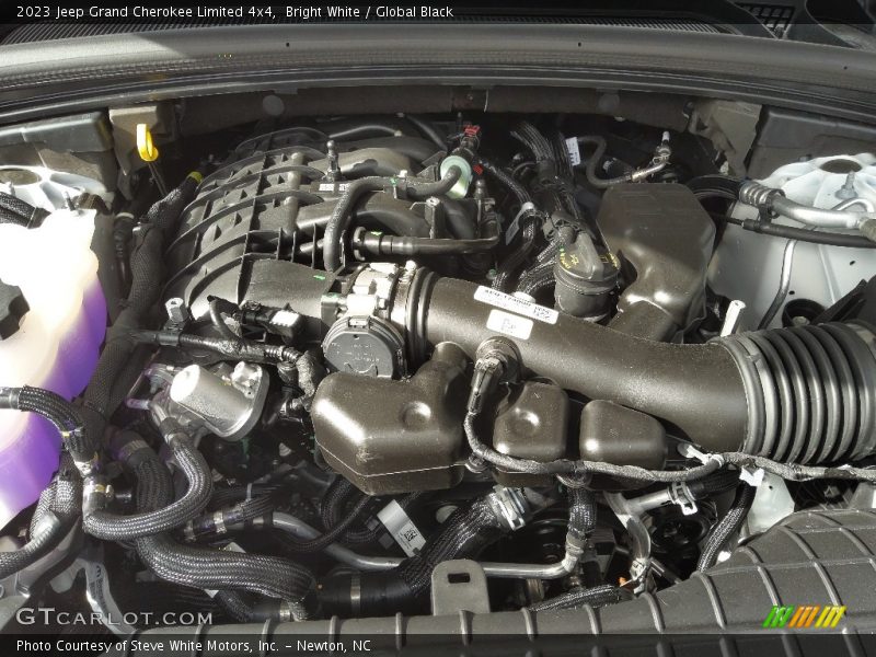 Bright White / Global Black 2023 Jeep Grand Cherokee Limited 4x4