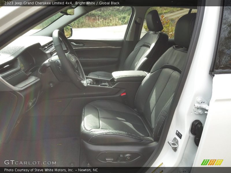 Bright White / Global Black 2023 Jeep Grand Cherokee Limited 4x4