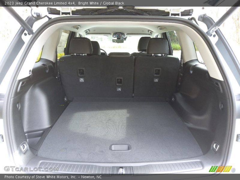 Bright White / Global Black 2023 Jeep Grand Cherokee Limited 4x4