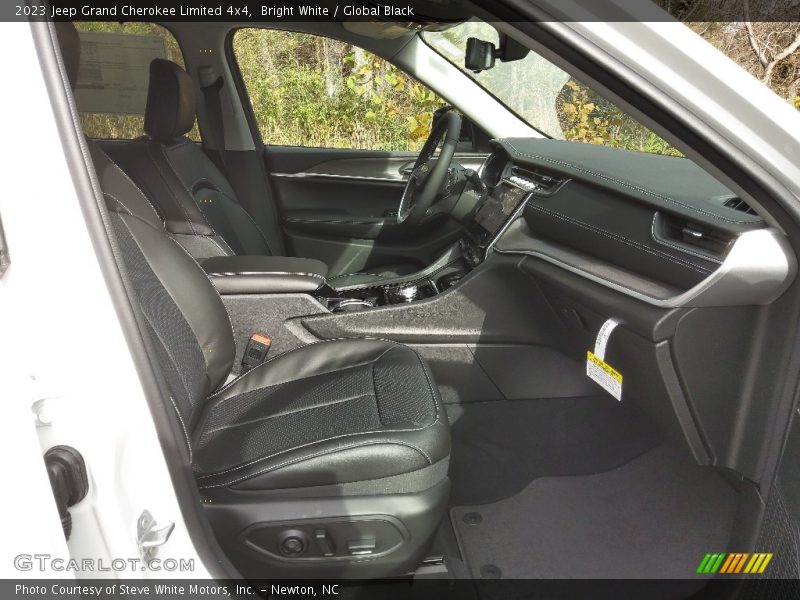 Bright White / Global Black 2023 Jeep Grand Cherokee Limited 4x4