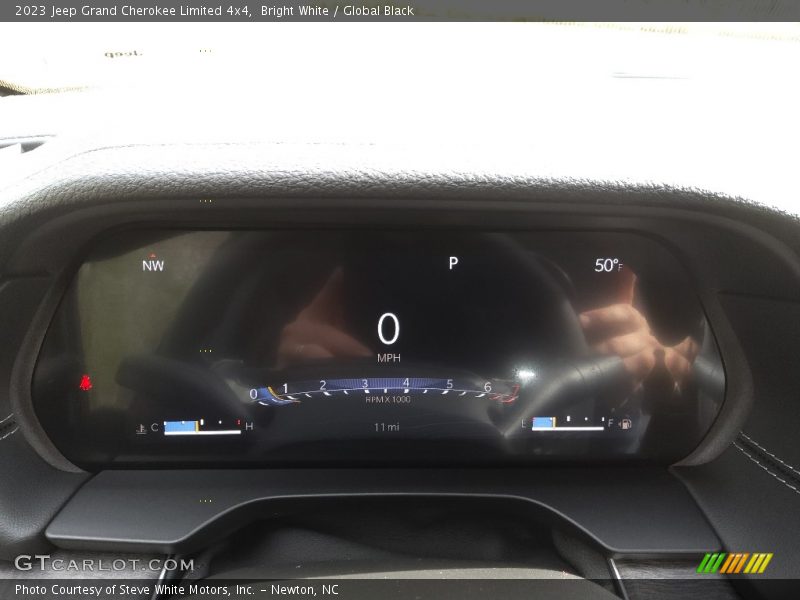 Bright White / Global Black 2023 Jeep Grand Cherokee Limited 4x4