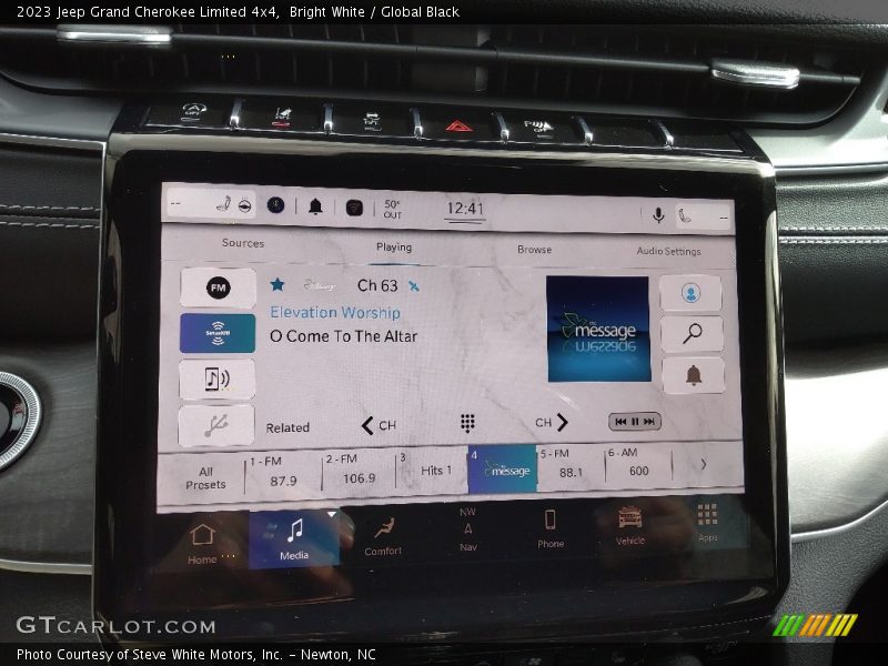 Bright White / Global Black 2023 Jeep Grand Cherokee Limited 4x4