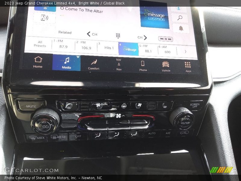 Bright White / Global Black 2023 Jeep Grand Cherokee Limited 4x4