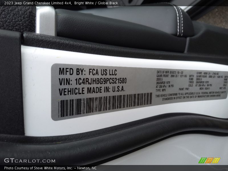 Bright White / Global Black 2023 Jeep Grand Cherokee Limited 4x4