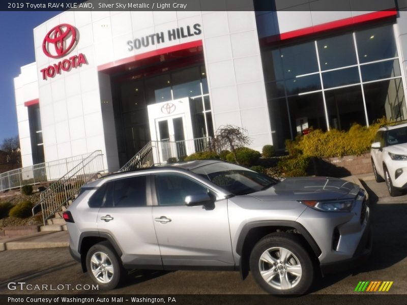 Silver Sky Metallic / Light Gray 2019 Toyota RAV4 XLE AWD