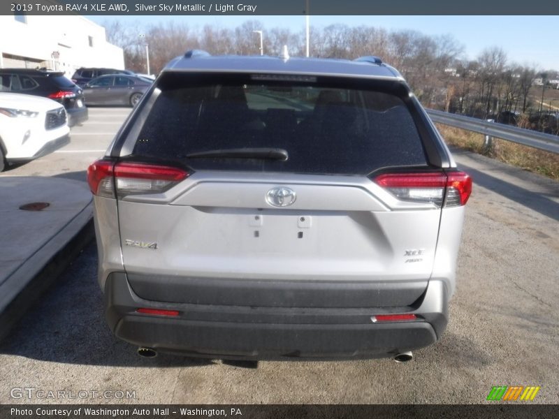 Silver Sky Metallic / Light Gray 2019 Toyota RAV4 XLE AWD