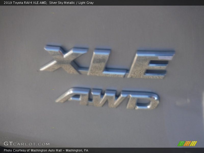 Silver Sky Metallic / Light Gray 2019 Toyota RAV4 XLE AWD