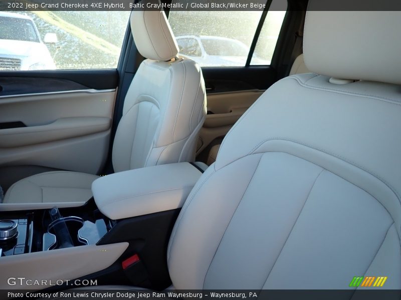 Baltic Gray Metallic / Global Black/Wicker Beige 2022 Jeep Grand Cherokee 4XE Hybrid